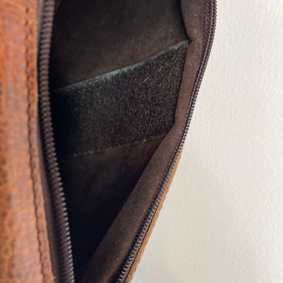 Paul & Taylor Honey Brown Distressed Leather Concealed Carry Hobo Bag Purse - Picture 9 of 14